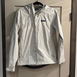 Patagonia Off-White Hooded wind breaker